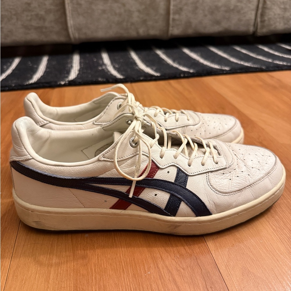 White Onitsuka Tiger MX60 trainers. Men’s size 9.